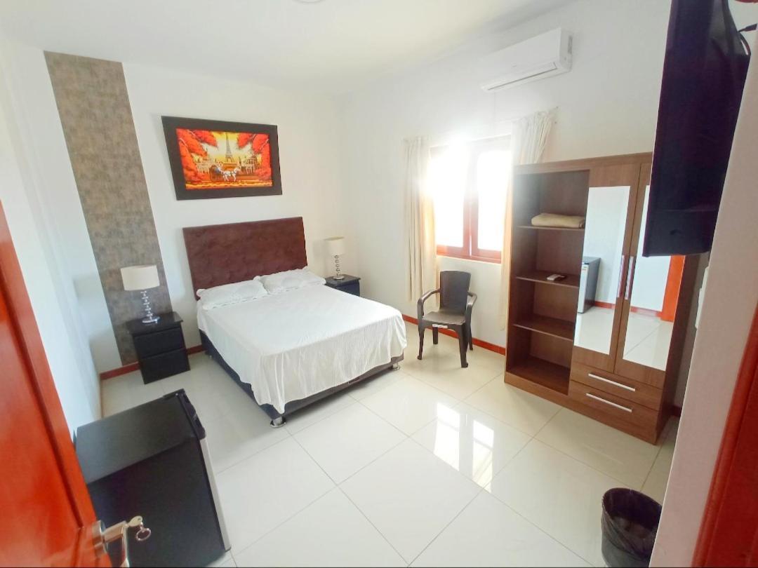 Deluxe Hotel Talara - A 5 Minutos Del Aeropuerto Y Plaza De Armas Bilik gambar