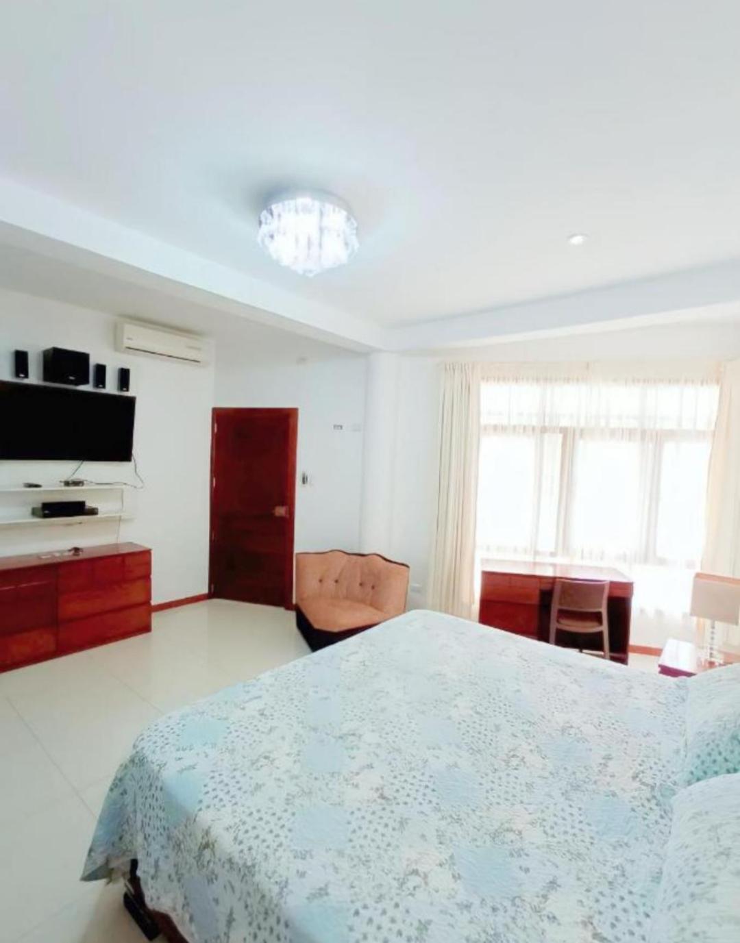 Deluxe Hotel Talara - A 5 Minutos Del Aeropuerto Y Plaza De Armas Bilik gambar