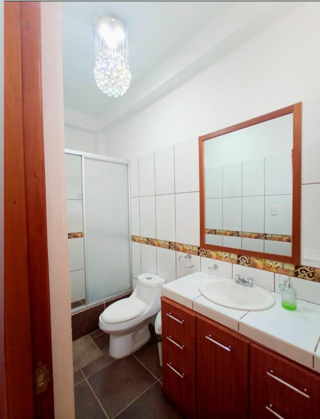 Deluxe Hotel Talara - A 5 Minutos Del Aeropuerto Y Plaza De Armas Bilik gambar